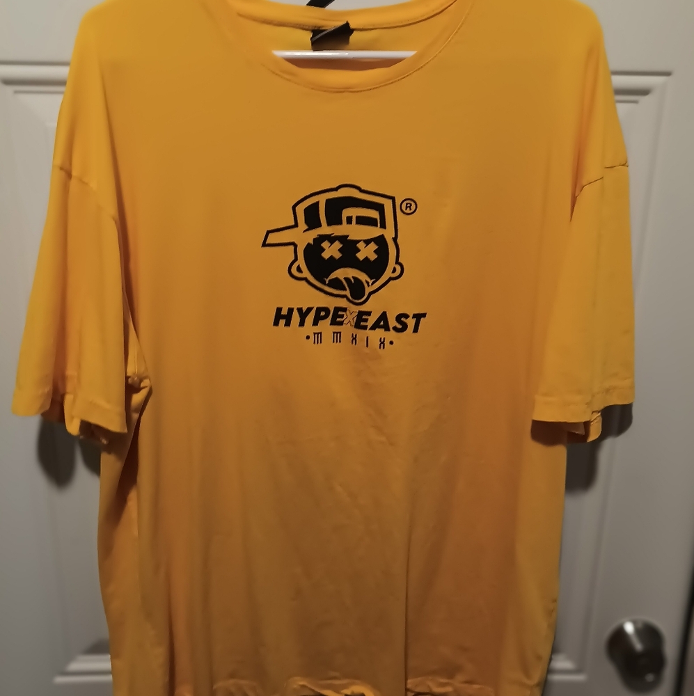 NWT 2X MENS GRAPHIC TEE